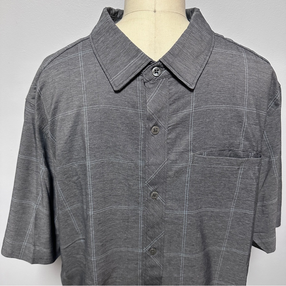 *NWT* Men's Travis Mathew SS Button Down Performance Shirt, Size L